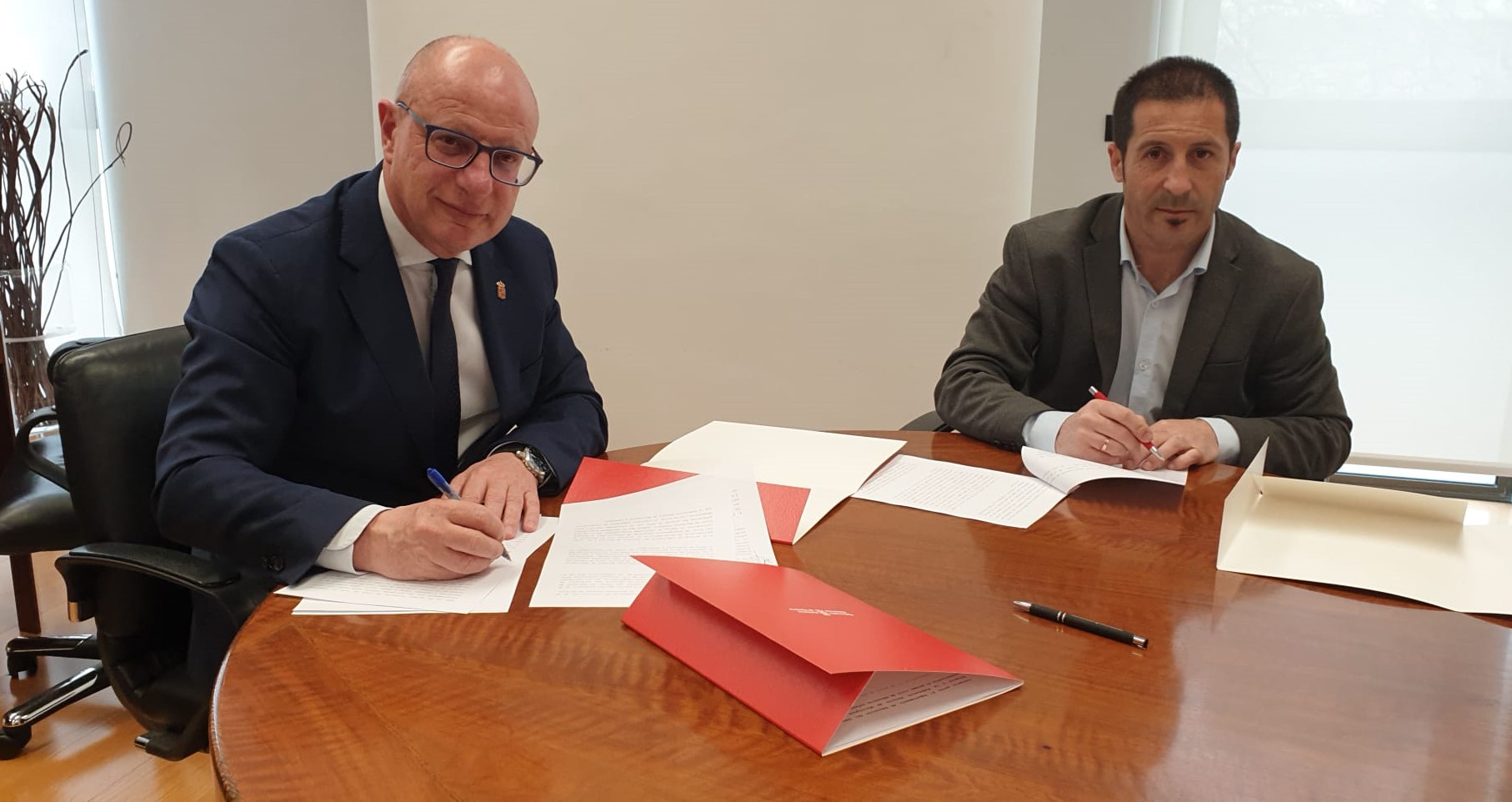 El Departamento de Educación y la FNMC firman el convenio para definir la gestión del primer ciclo de la Educación Infantil en Navarra